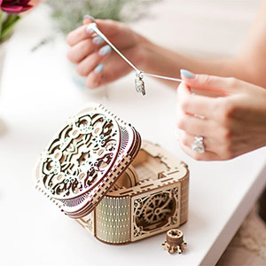 Wooden mechanical jewelry box
