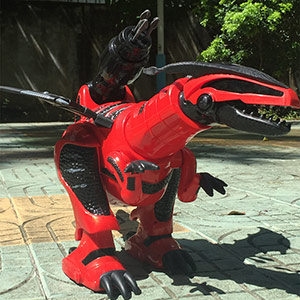 La technologie des dinosaures robots commande aux enfants