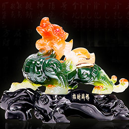 Ancient Glass Pixiu Ornaments for Attracting Wealth