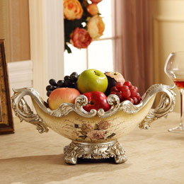 European style ceramic carved gold-rimmed fruit plate