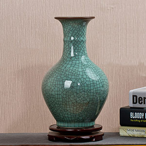Jingdezhen celadon crackle vase