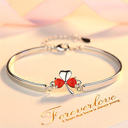 Three leaf clover lucky beads bracelet