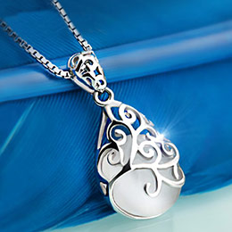 Lady Luck Wishing Well Necklace