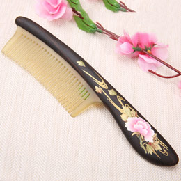 Spring and Autumn Lacquer Art Sheep Horn Comb