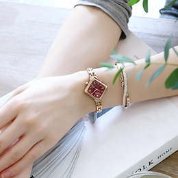 Diamond dial girls bracelet watch