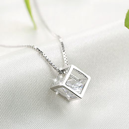 Love Cube Clavicle Pendant