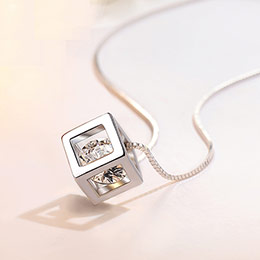 Lucky Cube Clavicle Necklace