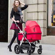 Four-wheel foldable baby stroller
