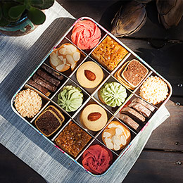 Multi-flavor cookie gift box