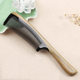 Green sandalwood ox horn green tooth comb