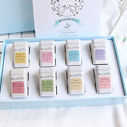 Sandía y fruta con 8 hojas.