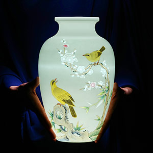 European style aristocratic milky white ceramic vase