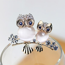 Owl crystal brooch