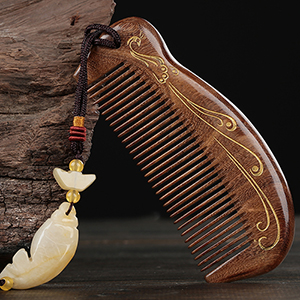 Gold-thread sandalwood comb with engraving