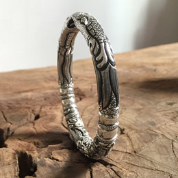 The same bracelet as the Buddha of Lao Jiu Men