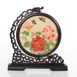 Special brocade screen embroidery