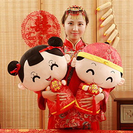 A pair of Chinese wind pressure bed dolls