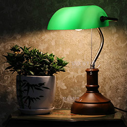 Retro nostalgic Republican style desk lamp