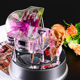 Photo crystal piano music box