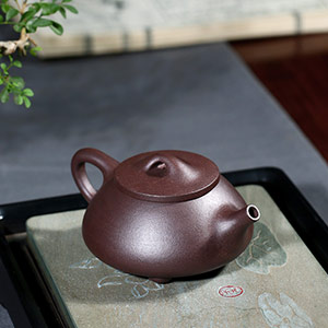 Yixing Bian Xishi purple clay teapot