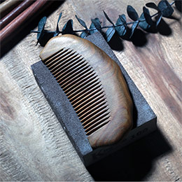 Natural green sandalwood small wooden comb
