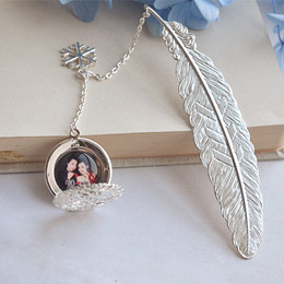 Metal Feather Photo Bookmark