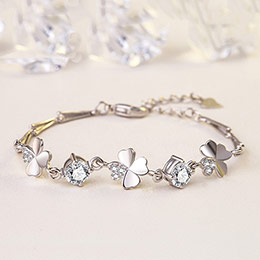 Four-leaf clover diamond bracelet
