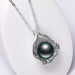Natural black pearl women's pendant