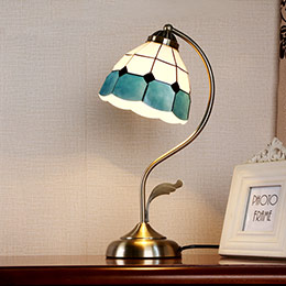 Vintage hand-painted camellia table lamp