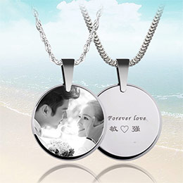 Engraved photo pendant customization