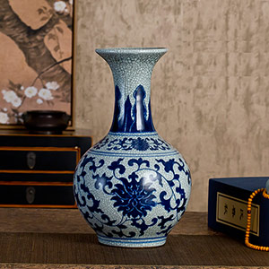 Jingdezhen antique blue and white porcelain vase
