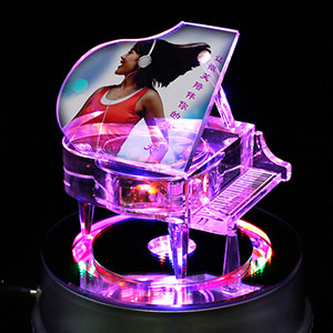 Photo crystal piano music box