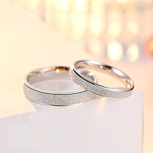 Name engraved couple ring