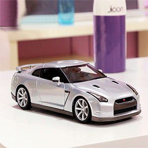 Model de mașină din aliaj Nissan GTR