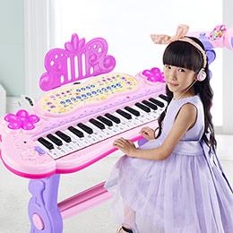 Children's electronic piano with microphone
