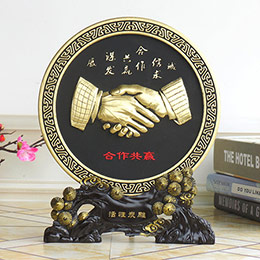 Win-win cooperation charcoal carving ornaments