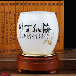 Hainabaichuan glass pen holder