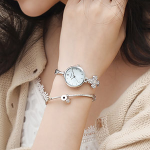 four leaf clover bracelet watch
