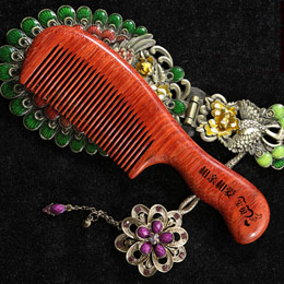 Small-leaf rosewood wood comb with carved characters