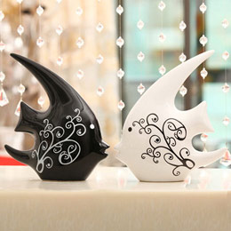 Black and white tropical kissing fish home decoration