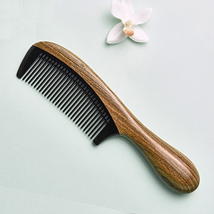 Natural green sandalwood long handle comb