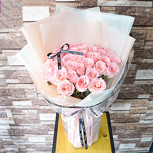 bouquet of 33 red roses