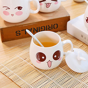 Tazza in ceramica con espressione carina