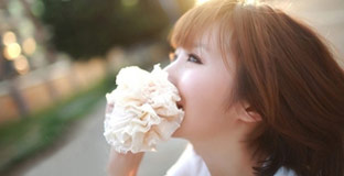 The best gifts for your wife on your first wedding anniversary