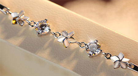 These 10 gifts will make her fall in love at first sight