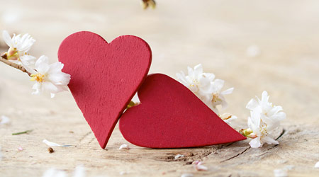 What is a good Valentine's Day gift for a girl to give to her boyfriend for the first time?