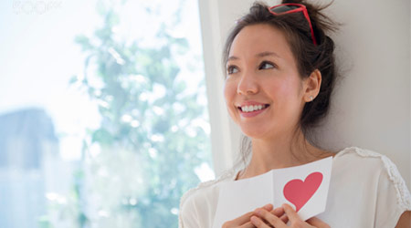 What gifts do boys give girls to express their secret love?
