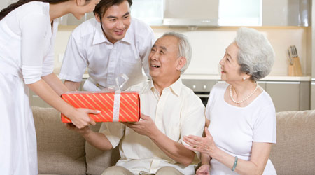 What are the best and most comprehensive recommendations for gifts for elders during the New Year?