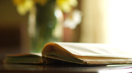 Give these gifts to bookworms who love reading