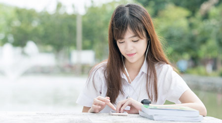 A list of gifts suitable for female college students